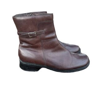 Clarks Women's Ankle Boot Dark Brown Soft Leather Zip/Strap Comfort Casual Sz 9